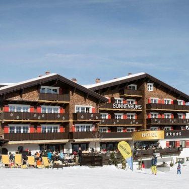 Außenaufnahme von Hoch Consulting & Hotel Sonnenburg in Lech am Arlberg