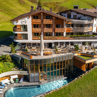 Kundenbild von Hotel oder Logo von Daniela Pfefferkorn, Hotel Goldener Berg in Lech.